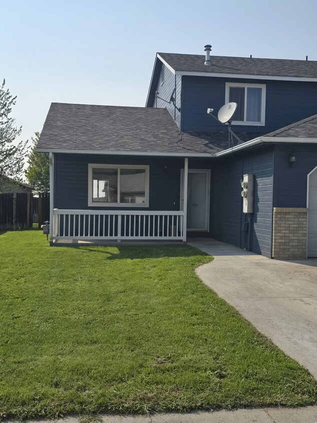 Building Photo - 1265 NE del Rio Ave