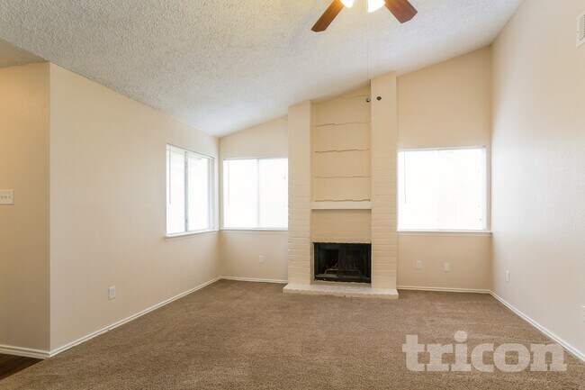 Foto del edificio - 6329 Porterway Dr