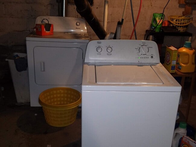 Building Photo - 2208 W 2nd St