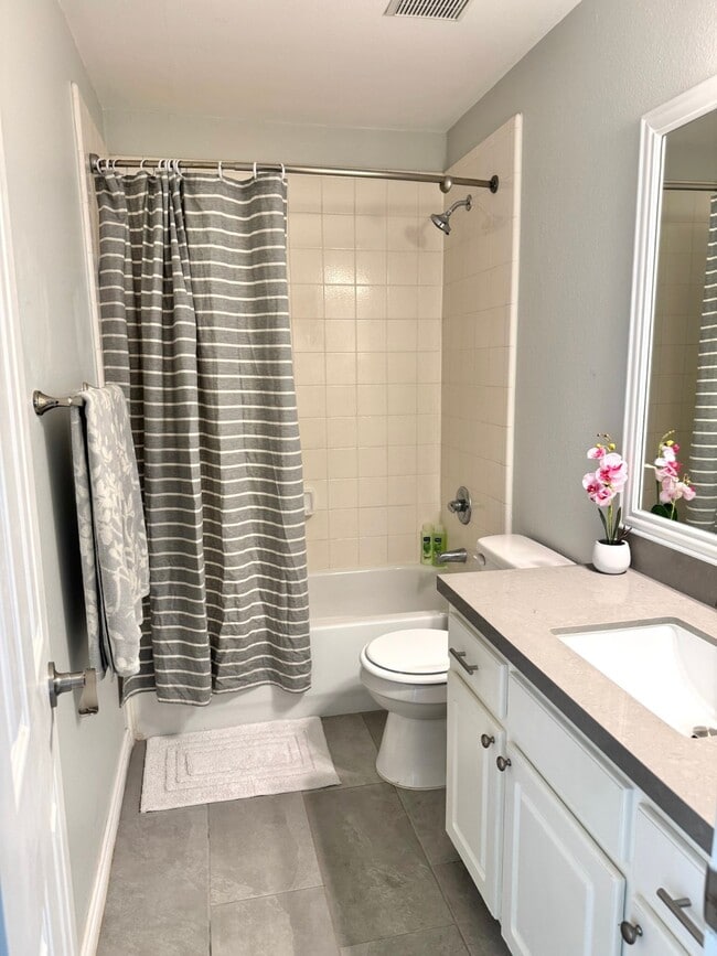 Building Photo - 8603 Malardcrest Dr