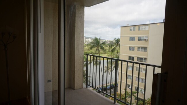Foto del edificio - Fairway Villa Waikiki studio for rent