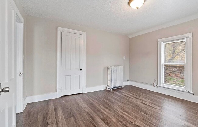 Building Photo - HALF OFF FIRST MONTHS RENT SPECIAL 4 Bedro...