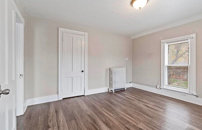 Foto del edificio - HALF OFF FIRST MONTHS RENT SPECIAL 4 Bedro...