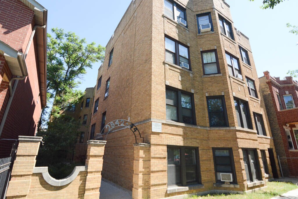 Primary Photo - 2842 W Fletcher St