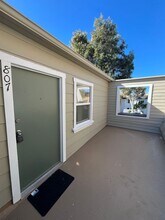 Building Photo - 807 Jamaica Ct