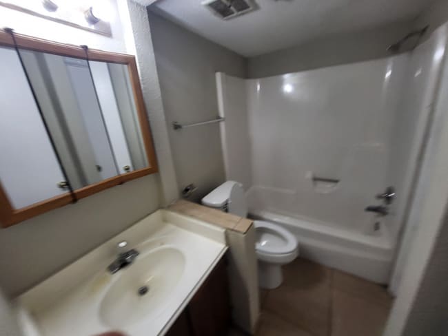 Foto del edificio - 1325 N Meridian Ave