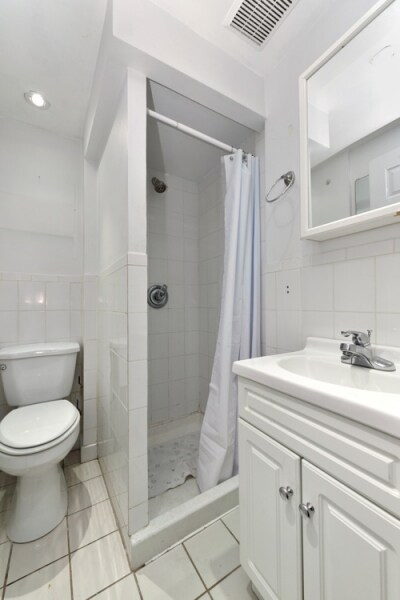 Foto del edificio - 251 E 49th St