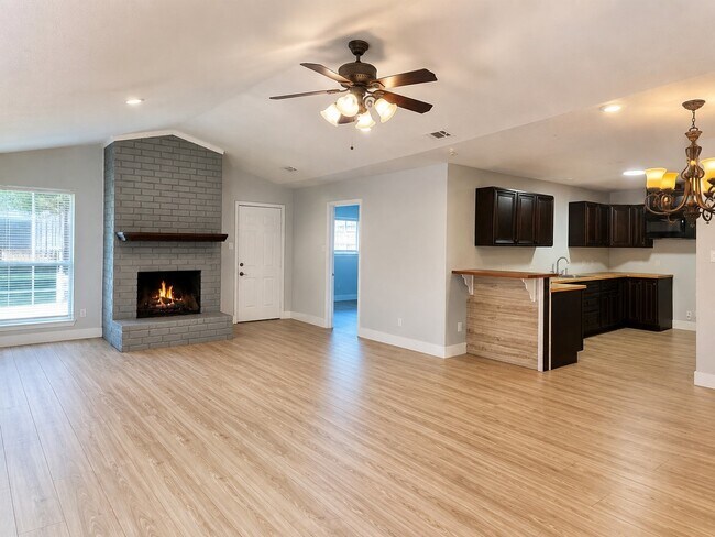 Building Photo - 8004 Beechnut St