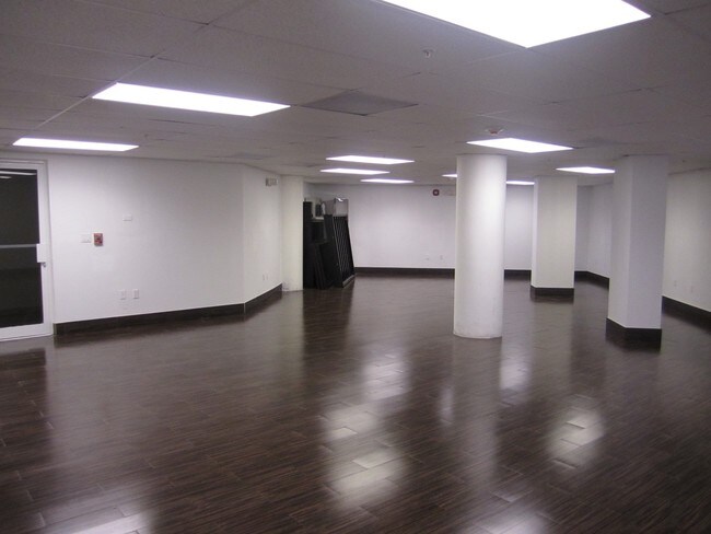Building Photo - Courvoisier Courts