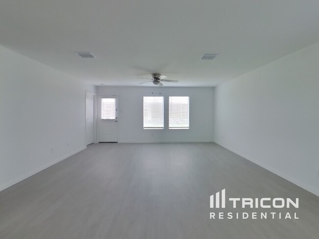 Building Photo - 1832 Kiwi Dr