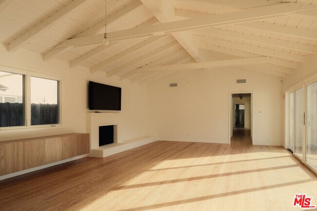 Foto del edificio - 914 Bienveneda Ave