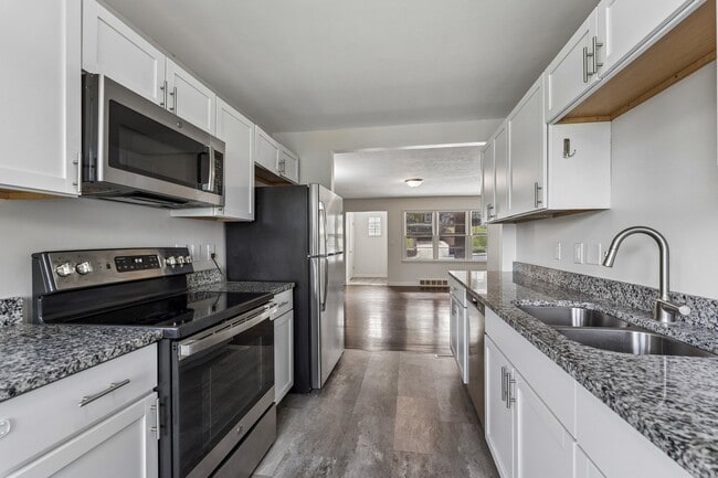 Building Photo - 2110 S 50th St
