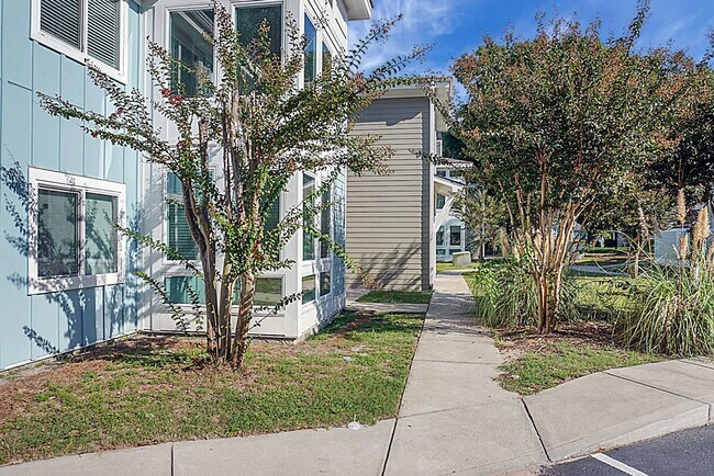 Foto del edificio - Renovated Condo located in heart of Mt Pleasant, near Ravenel Bridge and Waterfront Park