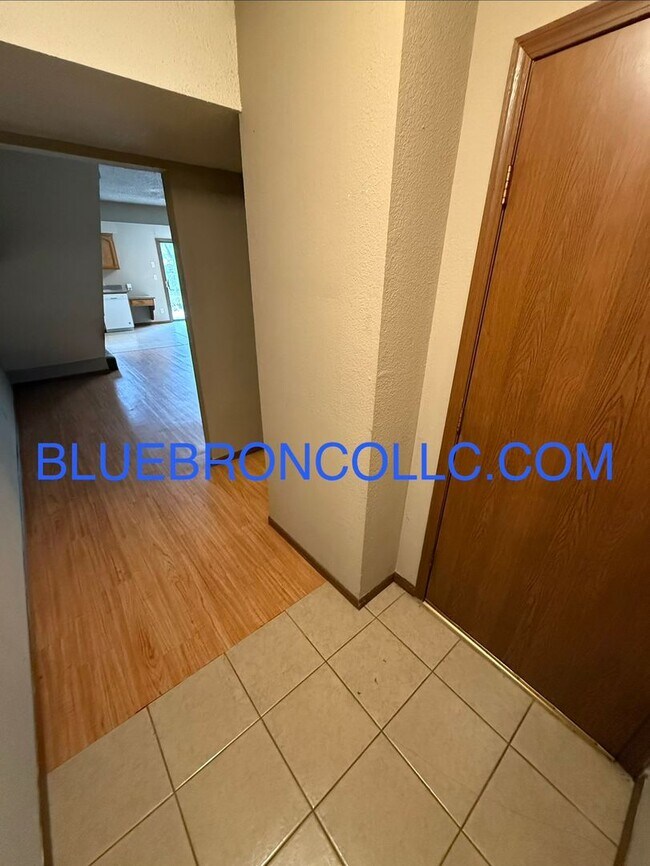 Foto del edificio - great price for a 2 bedroom townhome, easy access to highway.