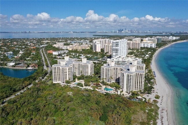 Foto del edificio - 1121 Crandon Blvd