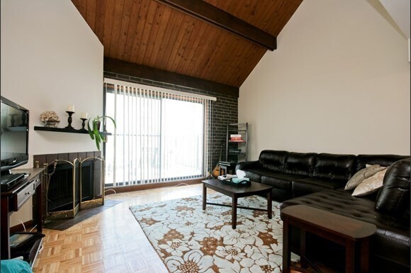 Primary Photo - 750 W Briar Pl