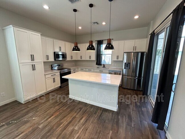 Foto del edificio - 15764 W Polk St