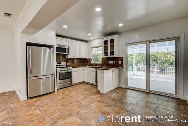 Building Photo - 3 br, 2 bath House - 5120 Chimineas Avenue...