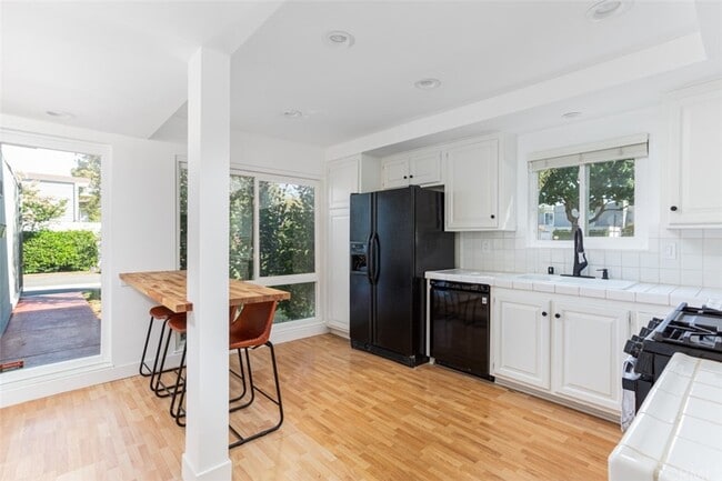 Building Photo - 2426 Lesparre Way