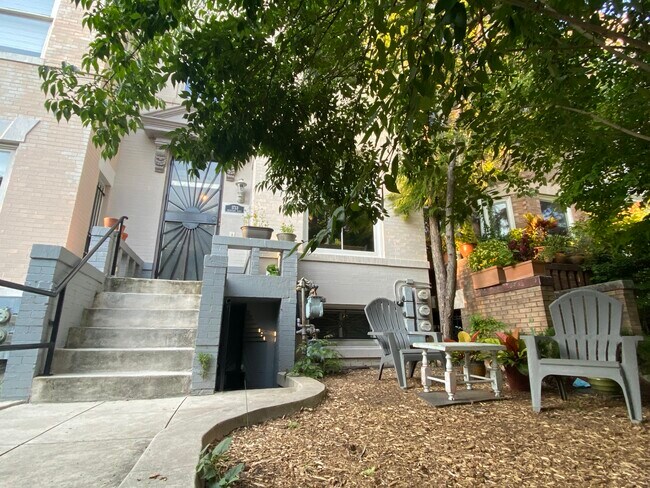 Building Photo - 1733 Kilbourne Pl NW