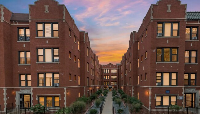 Building Photo - 3929 N Janssen Ave