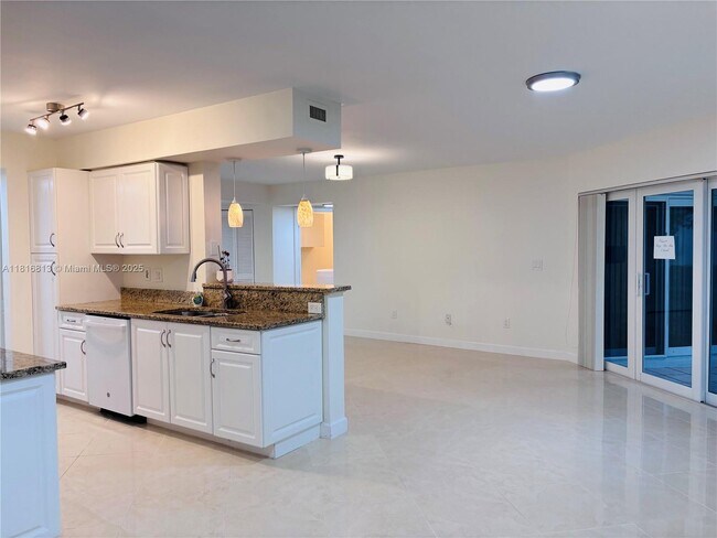 Building Photo - 942 NW 92nd Ter