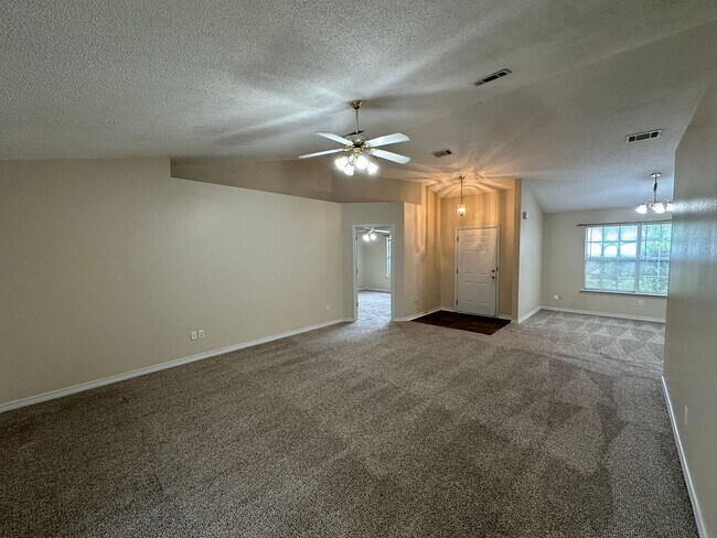 Building Photo - 3 bedroom 2 bath home in Pace for rent!