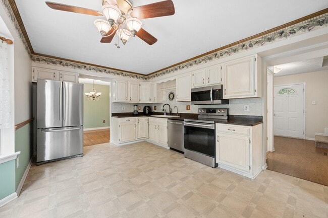 Building Photo - 5562 Sponseller Ct