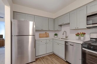 Building Photo - 705 S Milwaukee Ave