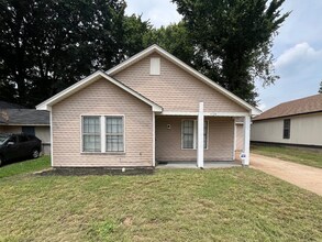 Building Photo - 4534 Villagreen Dr