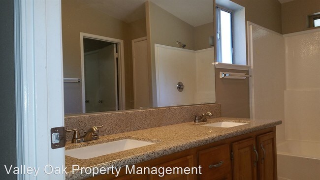 Building Photo - 4607 Vivian Rd