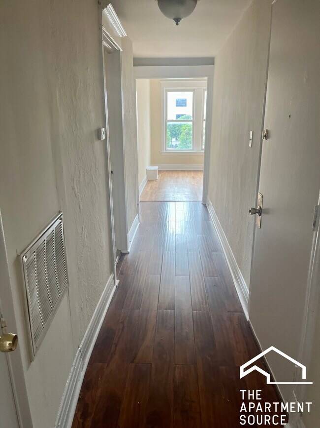 Building Photo - 2408 W 63rd St