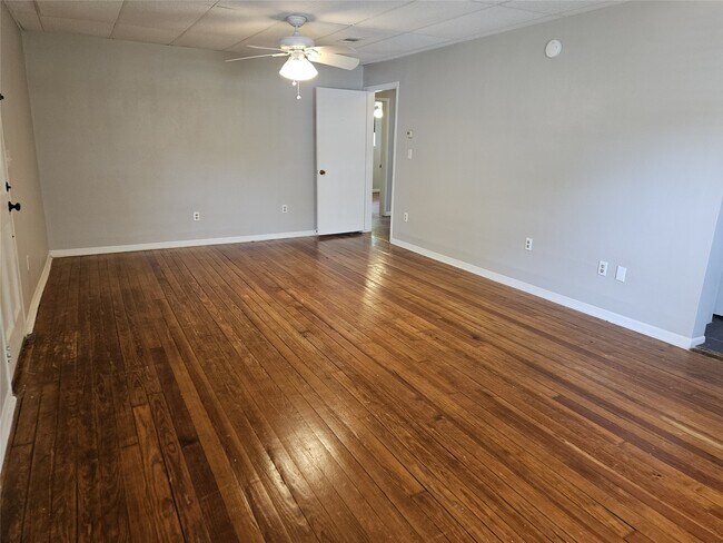 Building Photo - 109 Sunnyview Ave