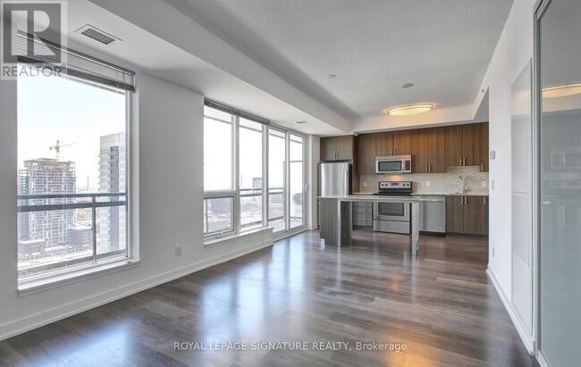 Building Photo - 225 Sackville St