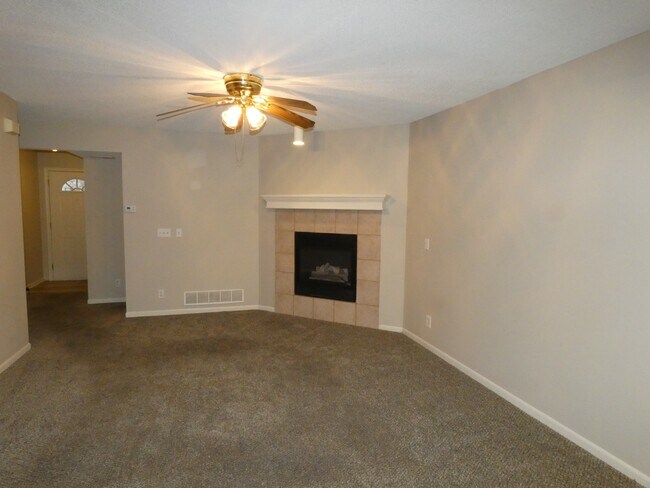 Foto del edificio - 10615 N Locust Ct