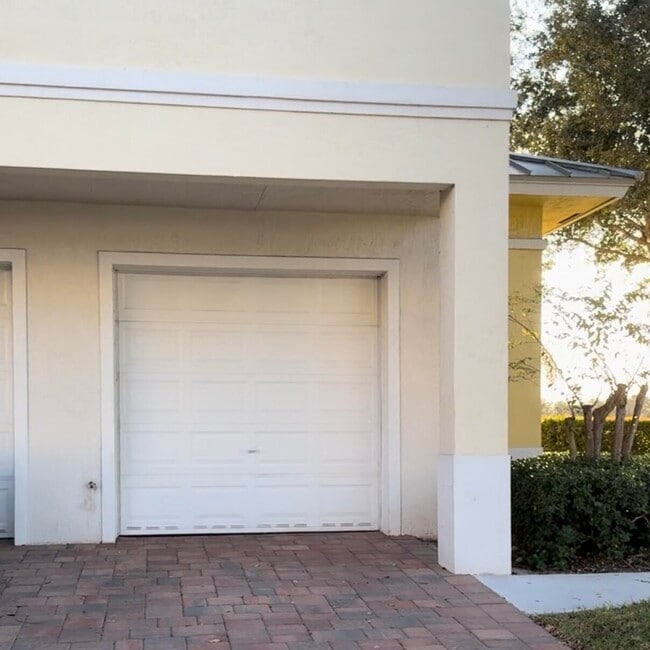 Building Photo - 10280 SW Stephanie Way