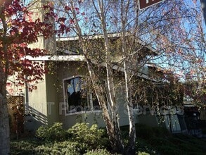 Building Photo - 881 Peach St