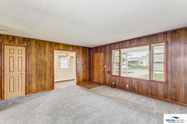 Building Photo - 2 bedroom near Wichita State University