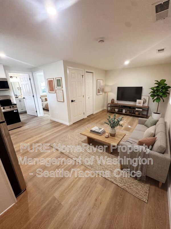 Building Photo - 757 S 43rd St