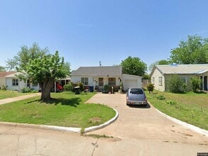 Building Photo - 913 C St