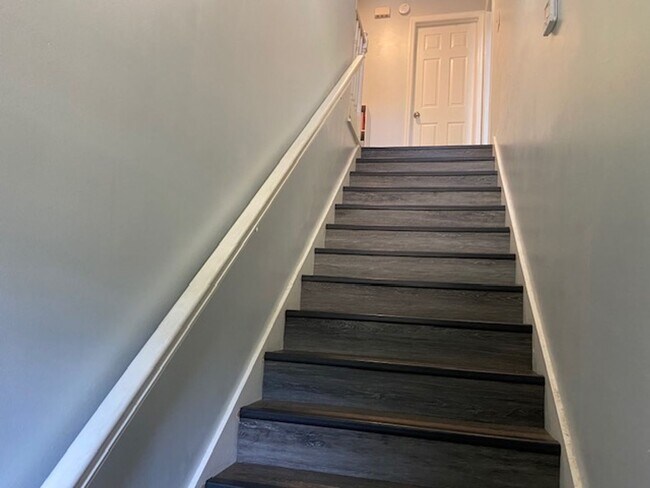 Foto del edificio - Introducing a charming 3 bedroom, 2.5 bath...