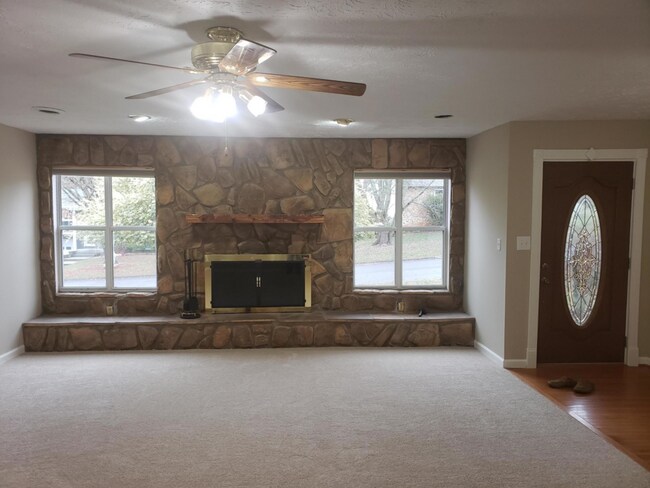 Building Photo - Rancher in West Knoxville