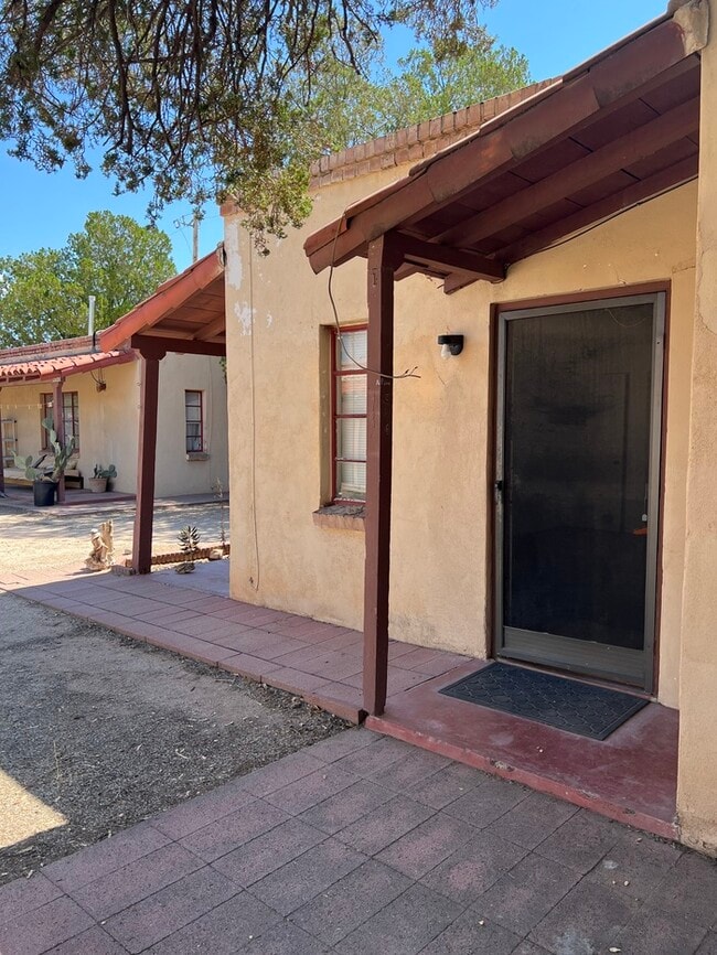 STUDIO FOR RENT - STUDIO FOR RENT Townhome