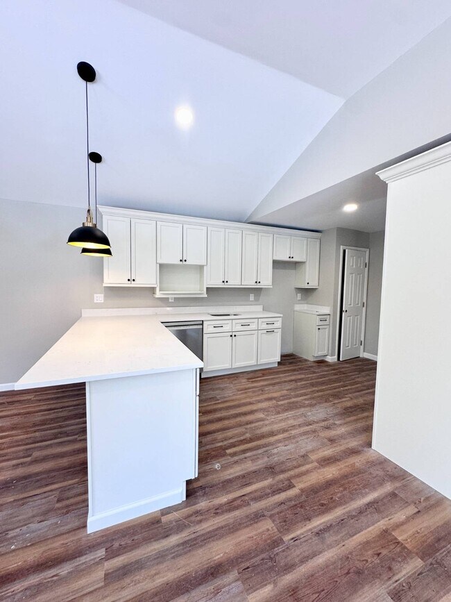 Foto del edificio - 521 Middleline Rd