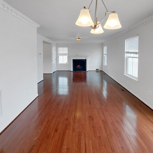 Foto del edificio - 4032 Edmonton Ct. N