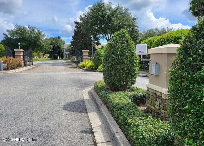 Foto del edificio - 13490 Essence Ct