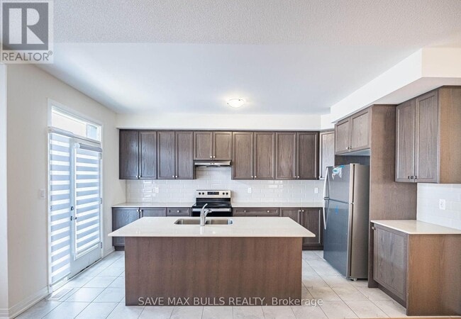 Building Photo - 2921 Nakina St