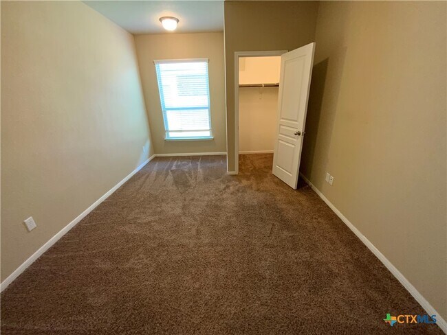 Building Photo - 707 Dunford Dr