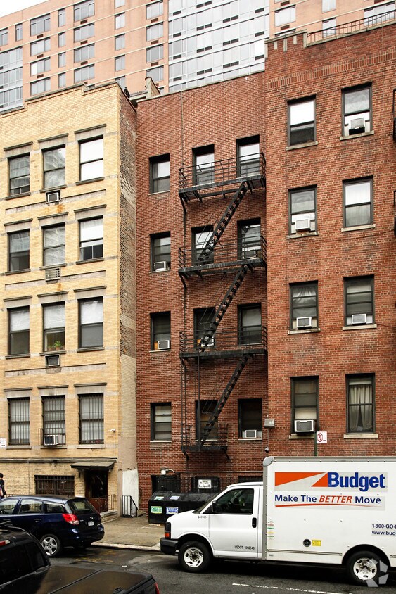 237 E 33rd St. - 237 E 33rd St