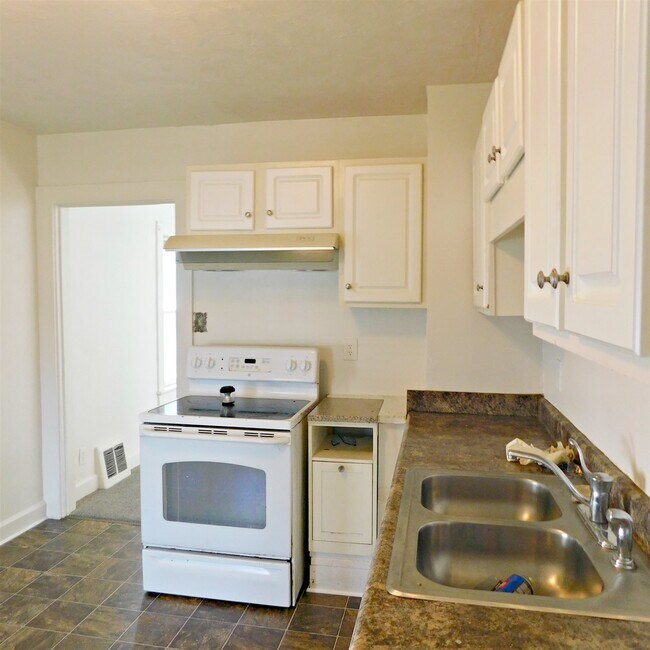 Building Photo - 2161 E Eichel Ave